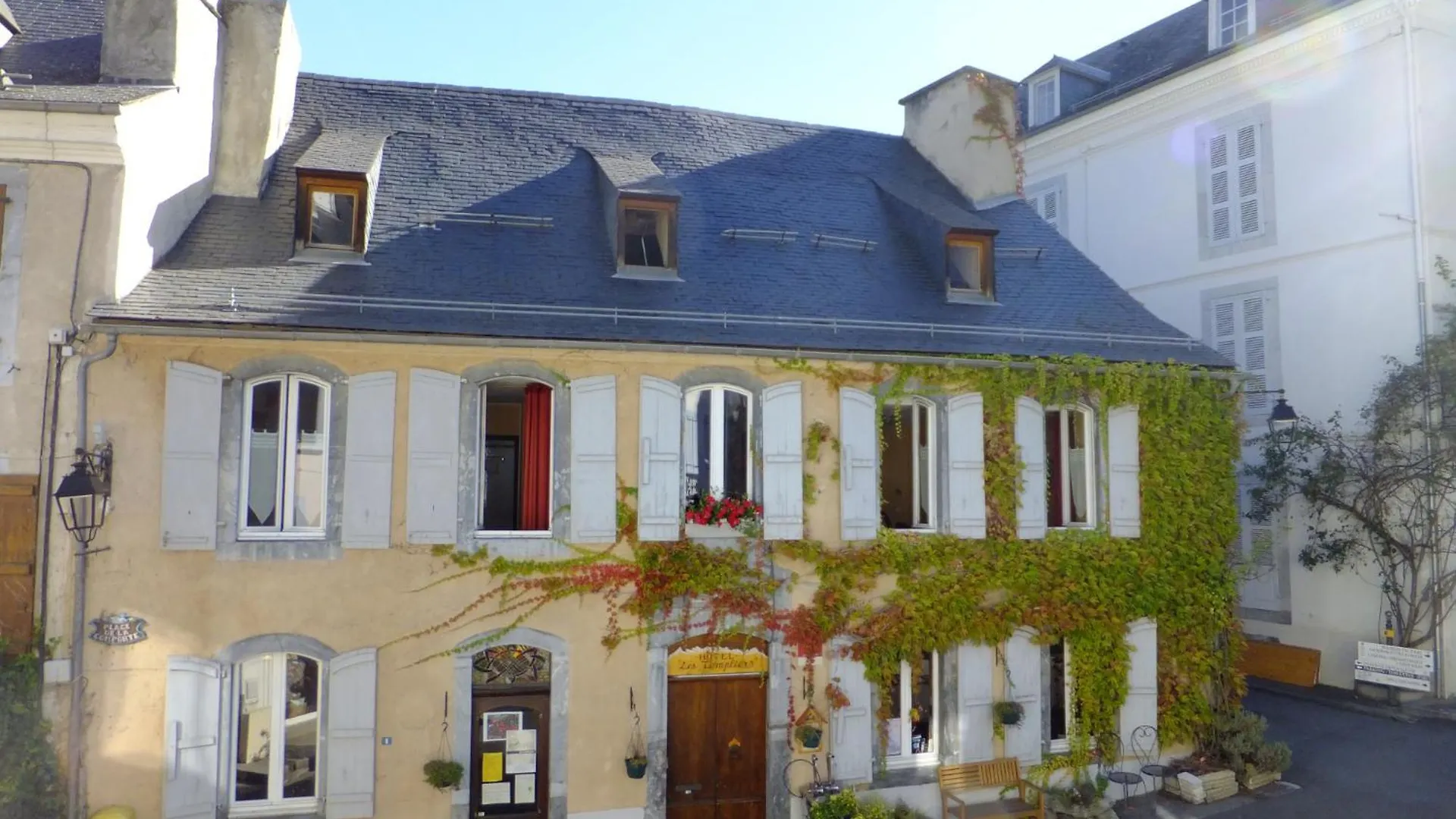 לוז-סן-סובר Hotel Les Templiers 2*,